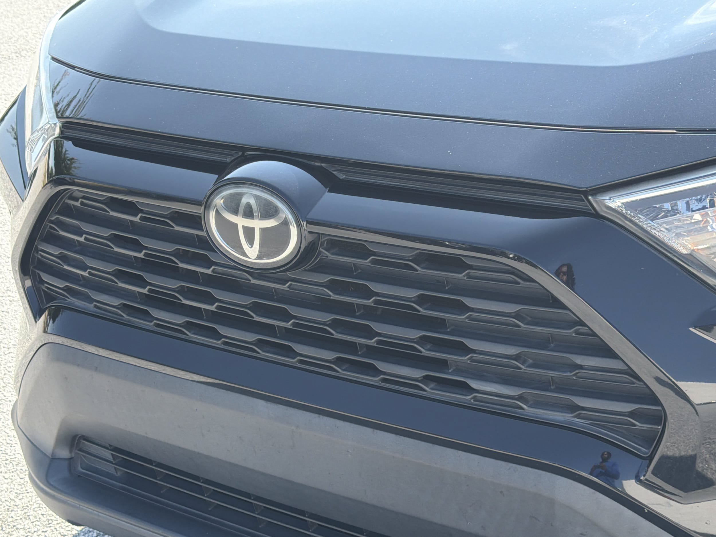Used 2021 Toyota RAV4 XLE Premium FWD image 31
