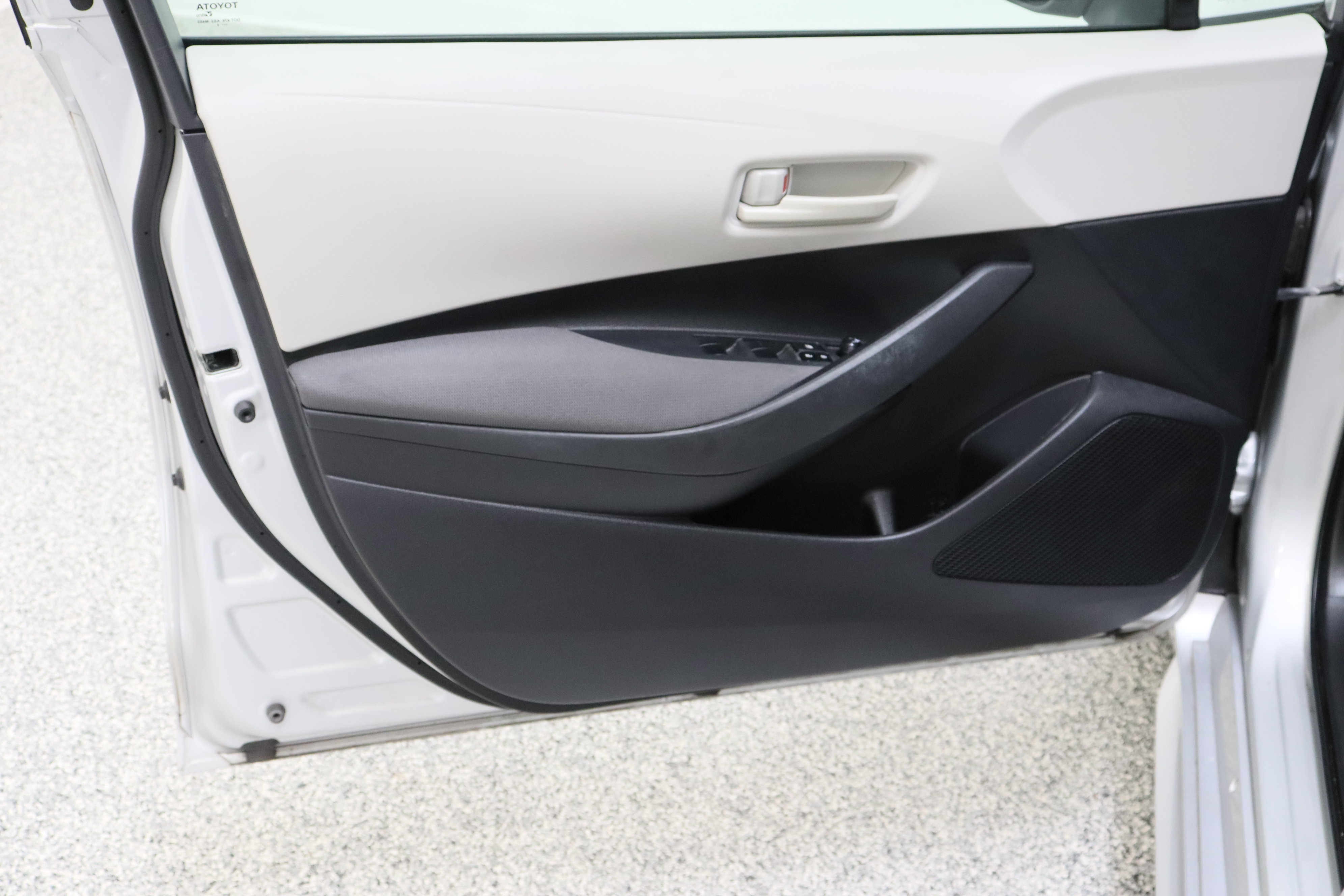 Used 2024 Toyota Corolla LE FWD image 12