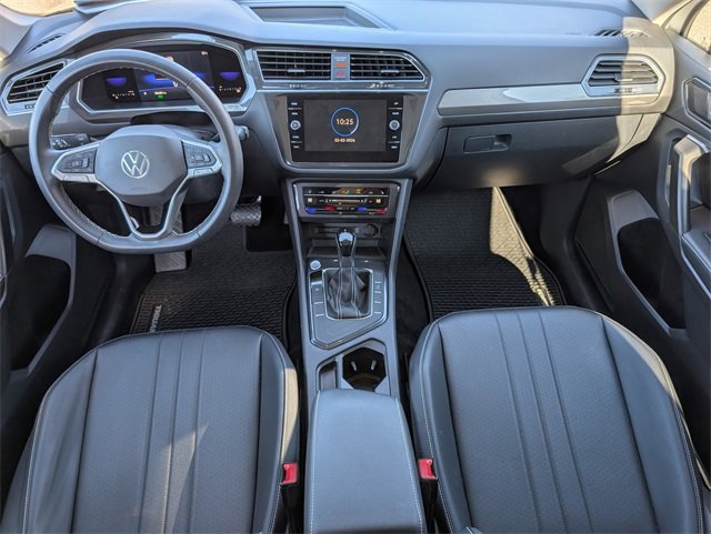 Used 2023 Volkswagen Tiguan SE w/ Panoramic Sunroof Package image 5