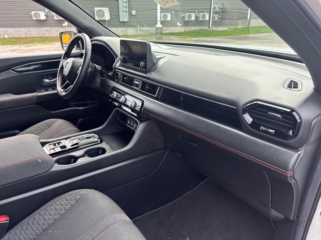Used 2025 Honda Pilot Sport image 27