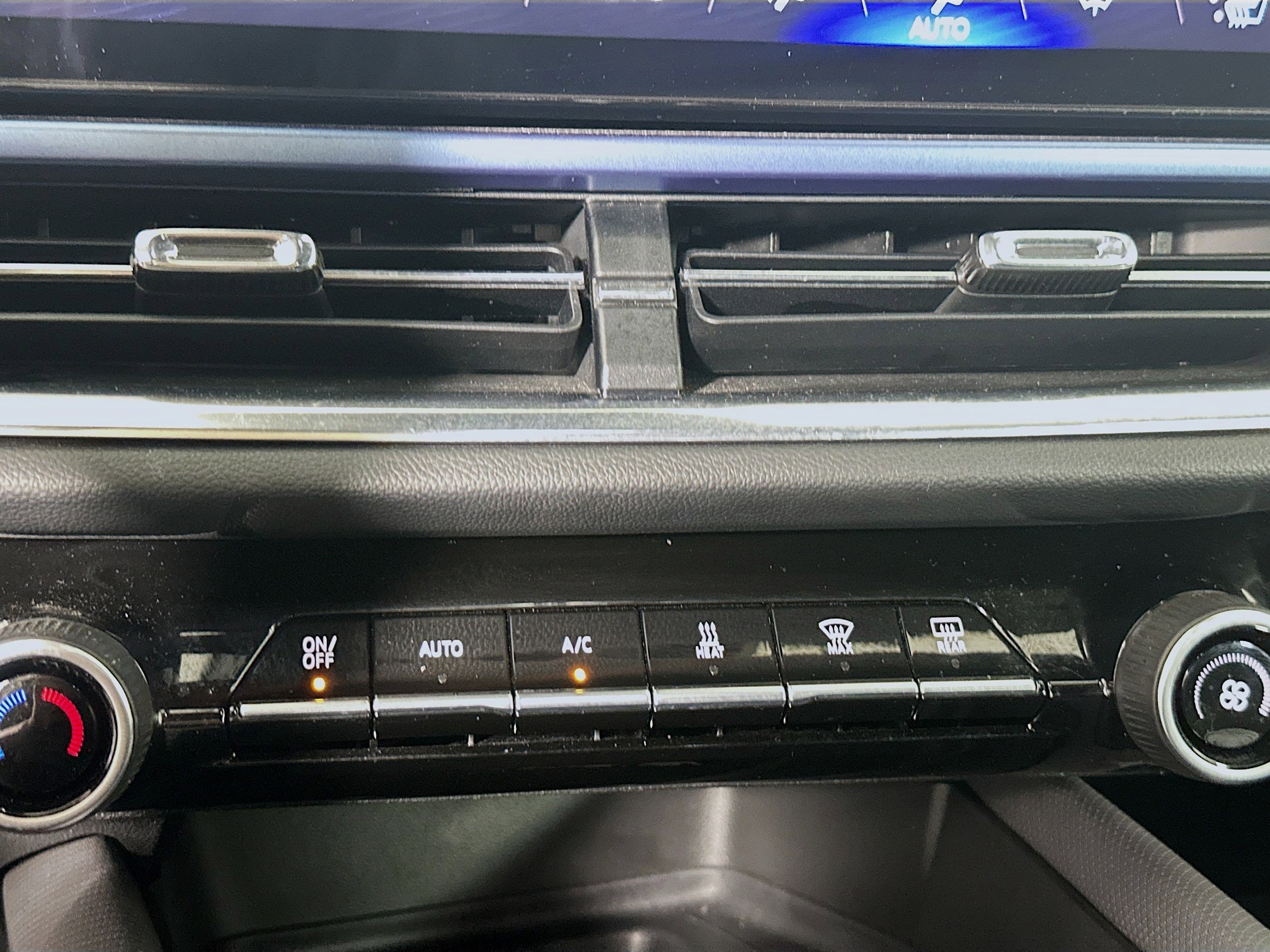 Used 2025 Chevrolet Equinox EV LT w/ Convenience Package image 24