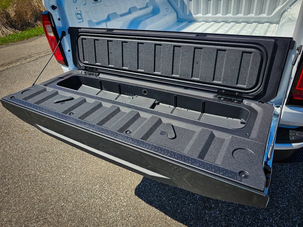 New 2026 GMC Canyon AT4 w/ Technology Plus Package AWD/4WD image 4