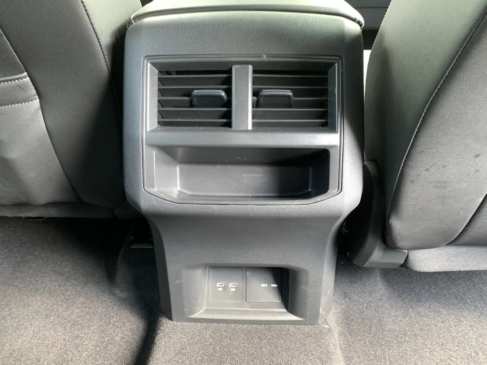 Used 2023 Volkswagen Atlas Cross Sport SE FWD image 31