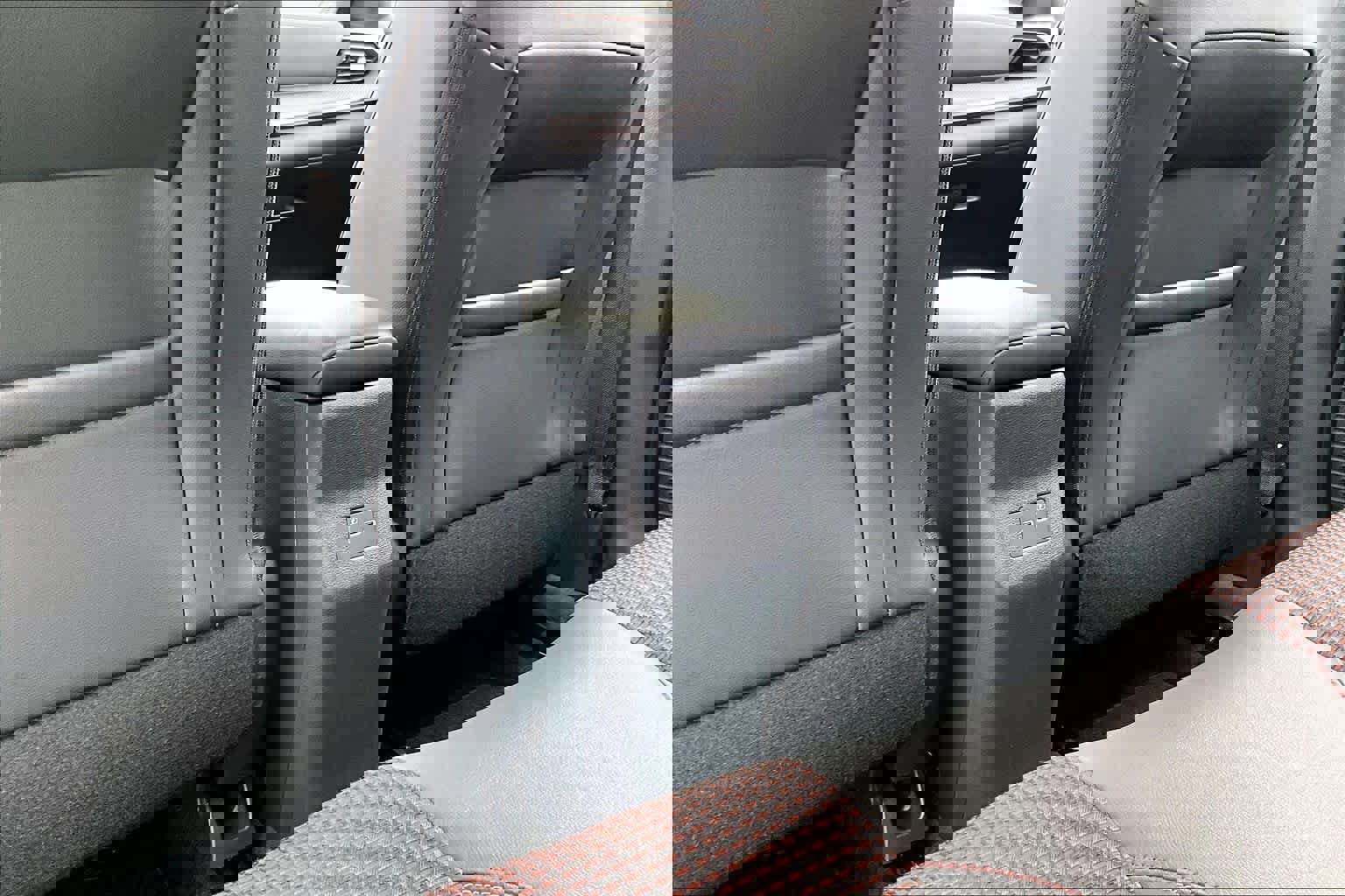 Used 2025 Nissan Kicks SR w/ Illumination Package image 33