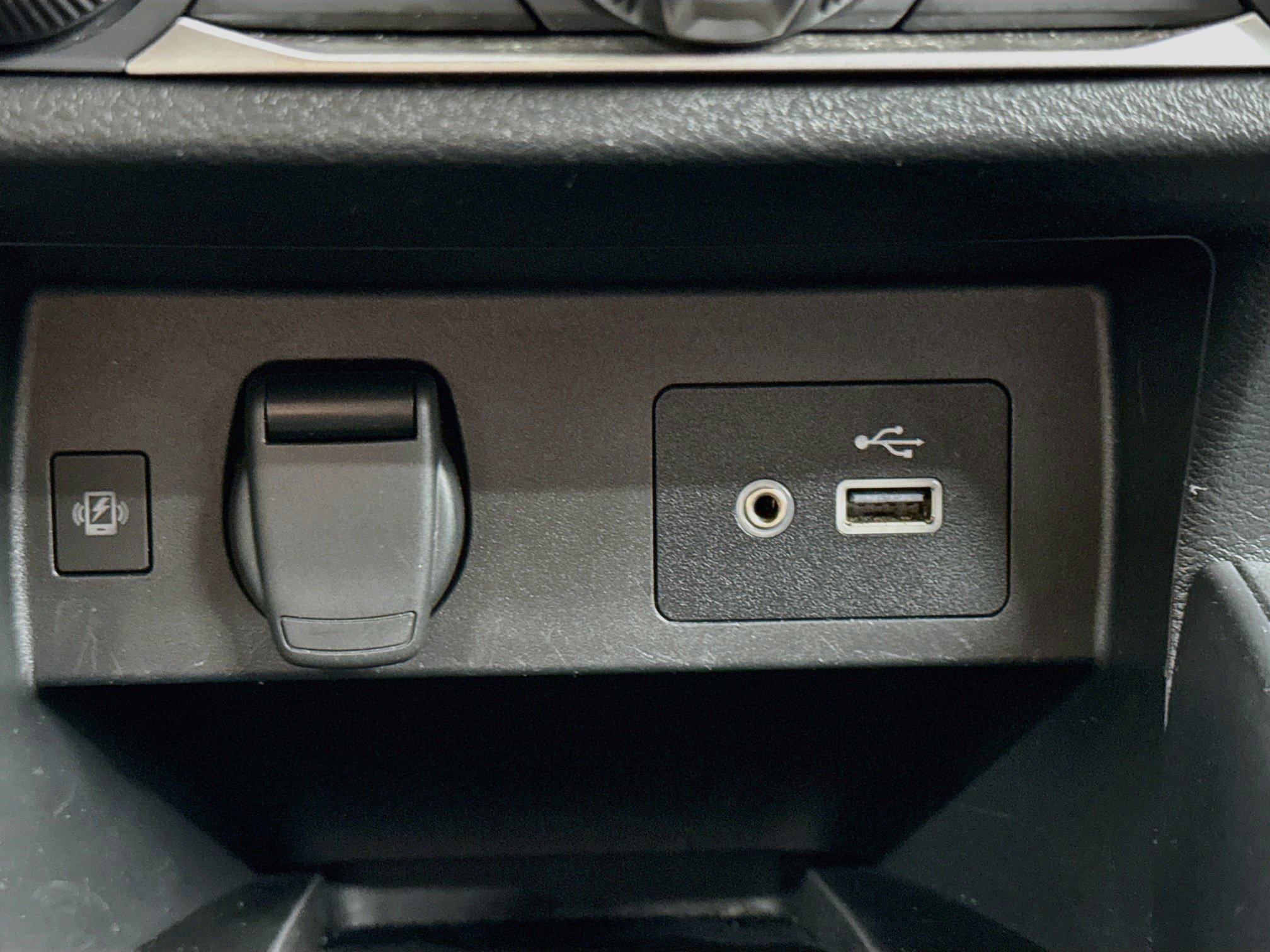 Used 2025 Nissan Versa SV FWD image 25