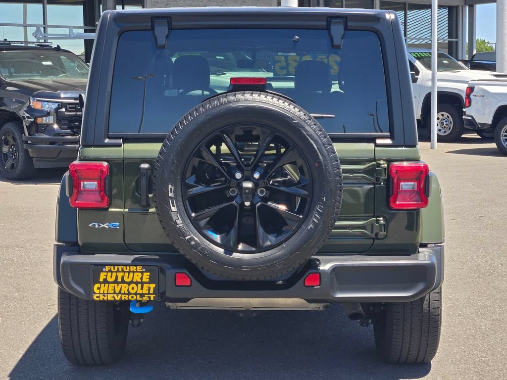 Used 2022 Jeep Wrangler Unlimited Sahara AWD/4WD image 5