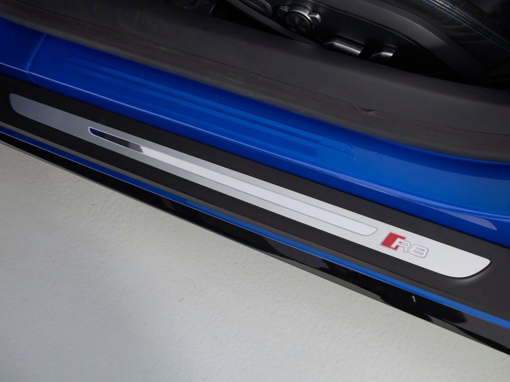 Used 2021 Audi R8 V10 w/ Premium Package RWD image 14