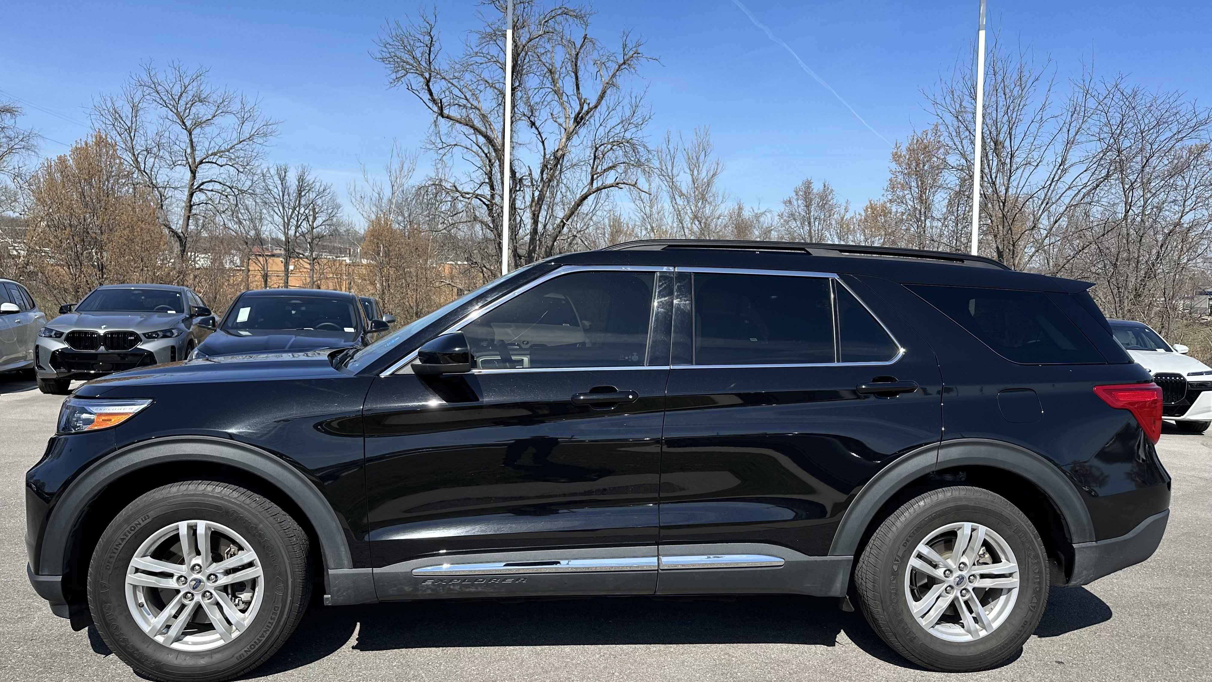 Used 2022 Ford Explorer XLT w/ Equipment Group 202A AWD/4WD image 7