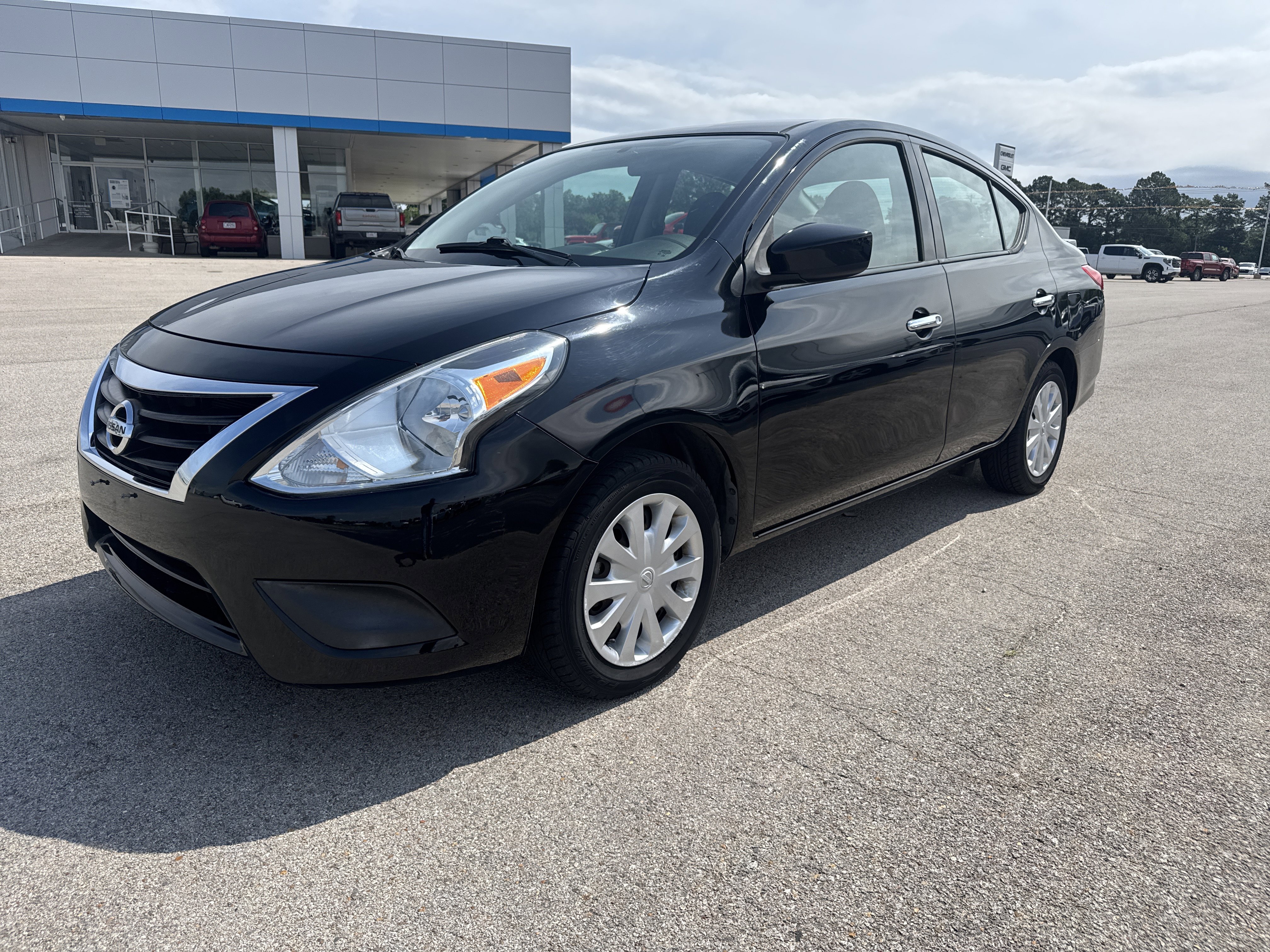 Used 2019 Nissan Versa SV FWD image 1