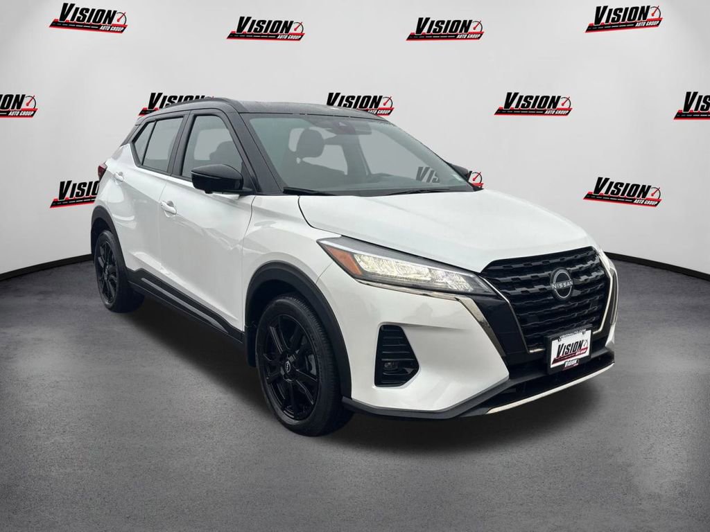 Used 2024 Nissan Kicks SR image 3