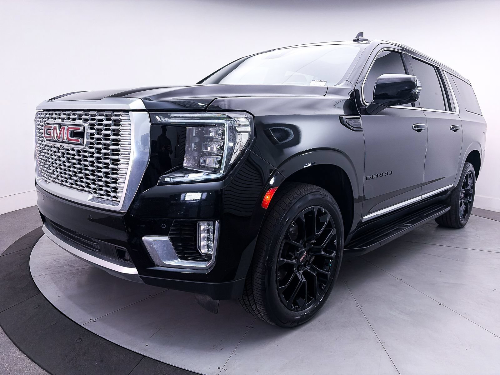 Used 2023 GMC Yukon XL Denali AWD/4WD image 14