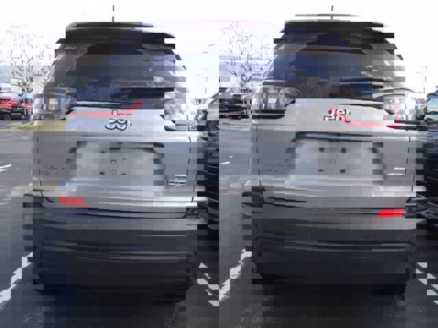 Used 2020 Jeep Cherokee Latitude Plus w/ Comfort/Convenience Group image 6