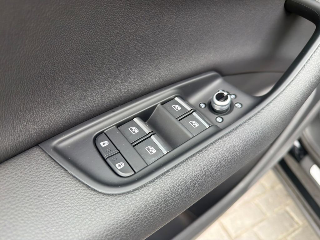 Used 2023 Audi Q7 2.0T Premium w/ Convenience Package image 11