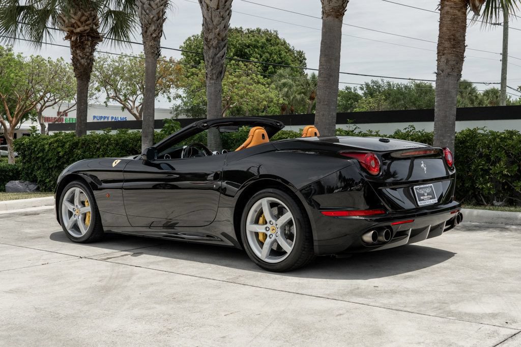 Used 2015 Ferrari California T RWD image 4