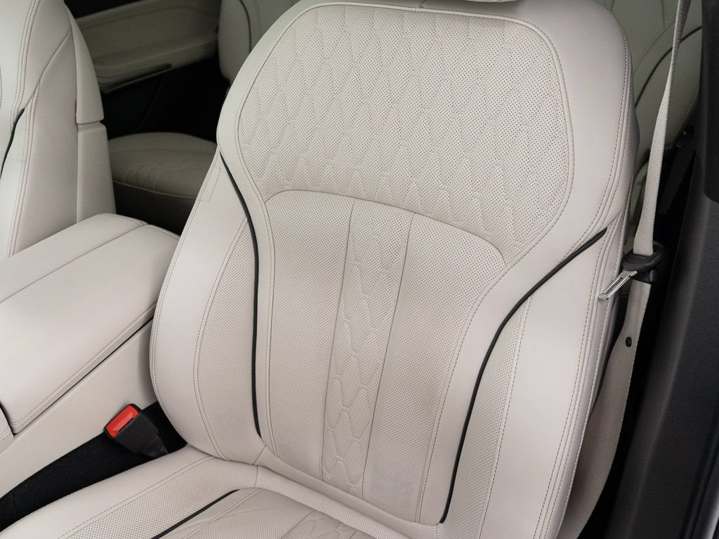 Used 2025 BMW ALPINA XB7 AWD/4WD image 18