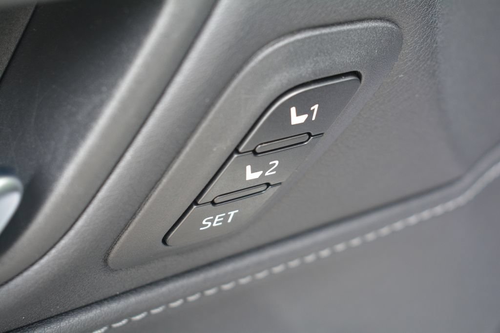 Used 2023 Toyota Venza Nightshade AWD/4WD image 8
