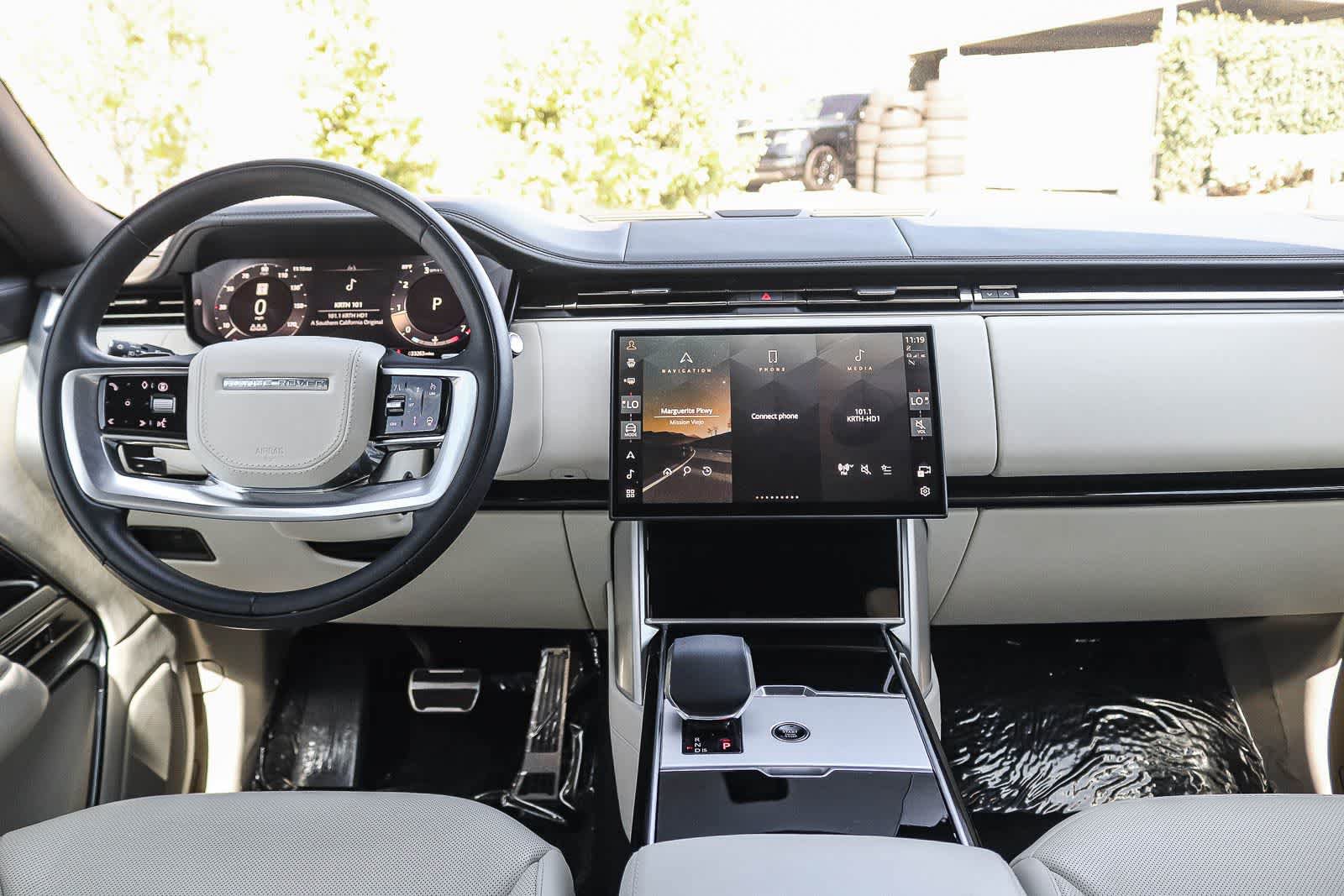 Used 2025 Land Rover Range Rover SE AWD/4WD image 10