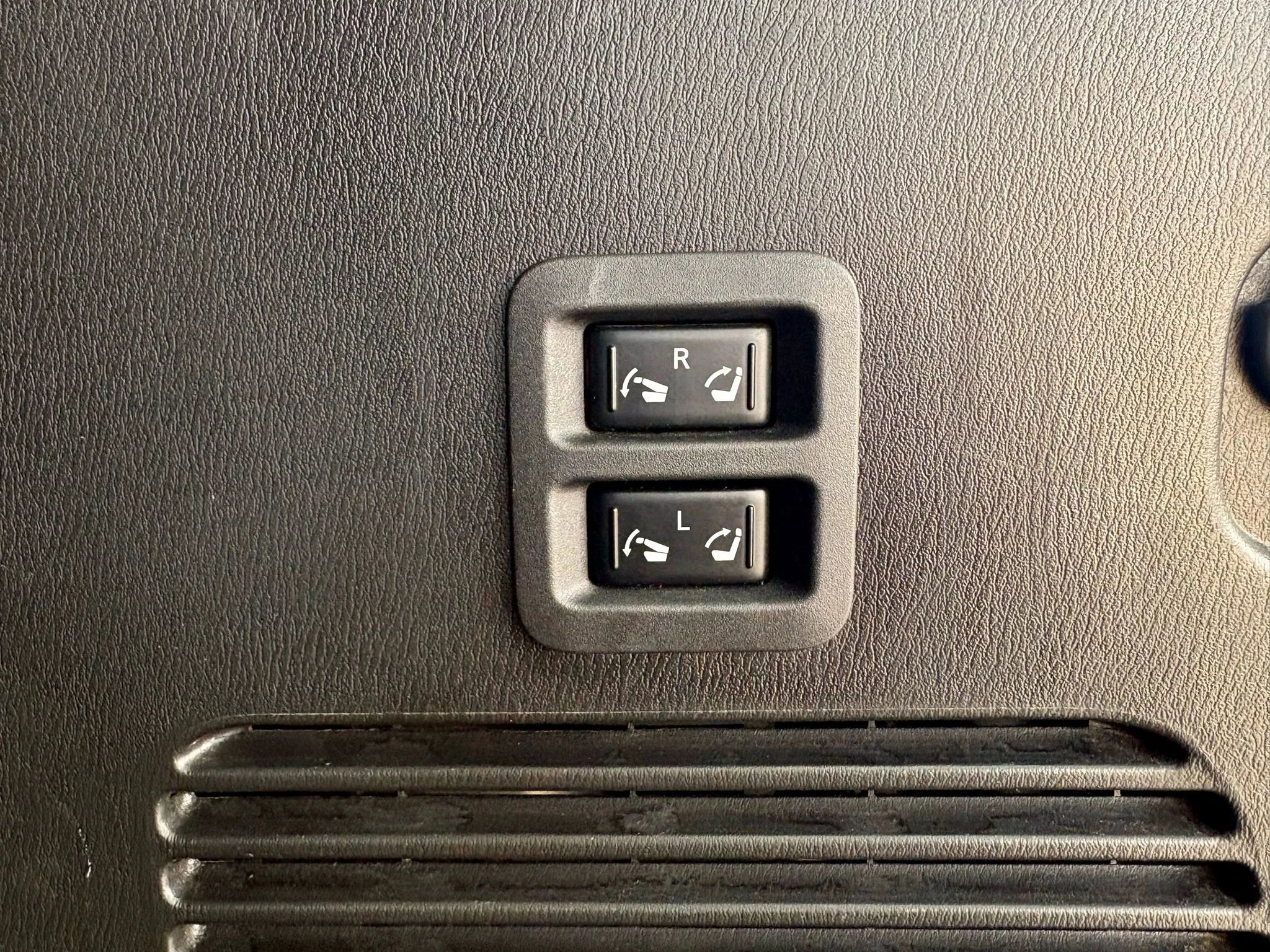 Used 2016 INFINITI QX80 4WD w/ Deluxe Technology Package image 24