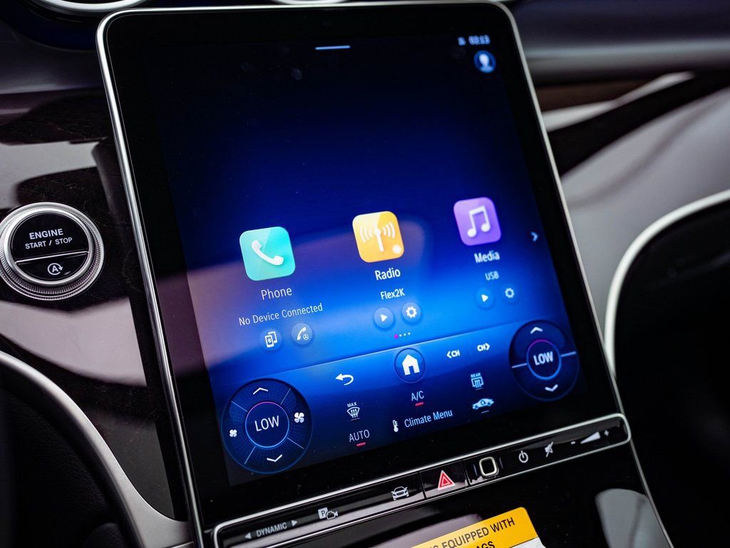 Used 2025 Mercedes-Benz GLC 300 4MATIC image 30