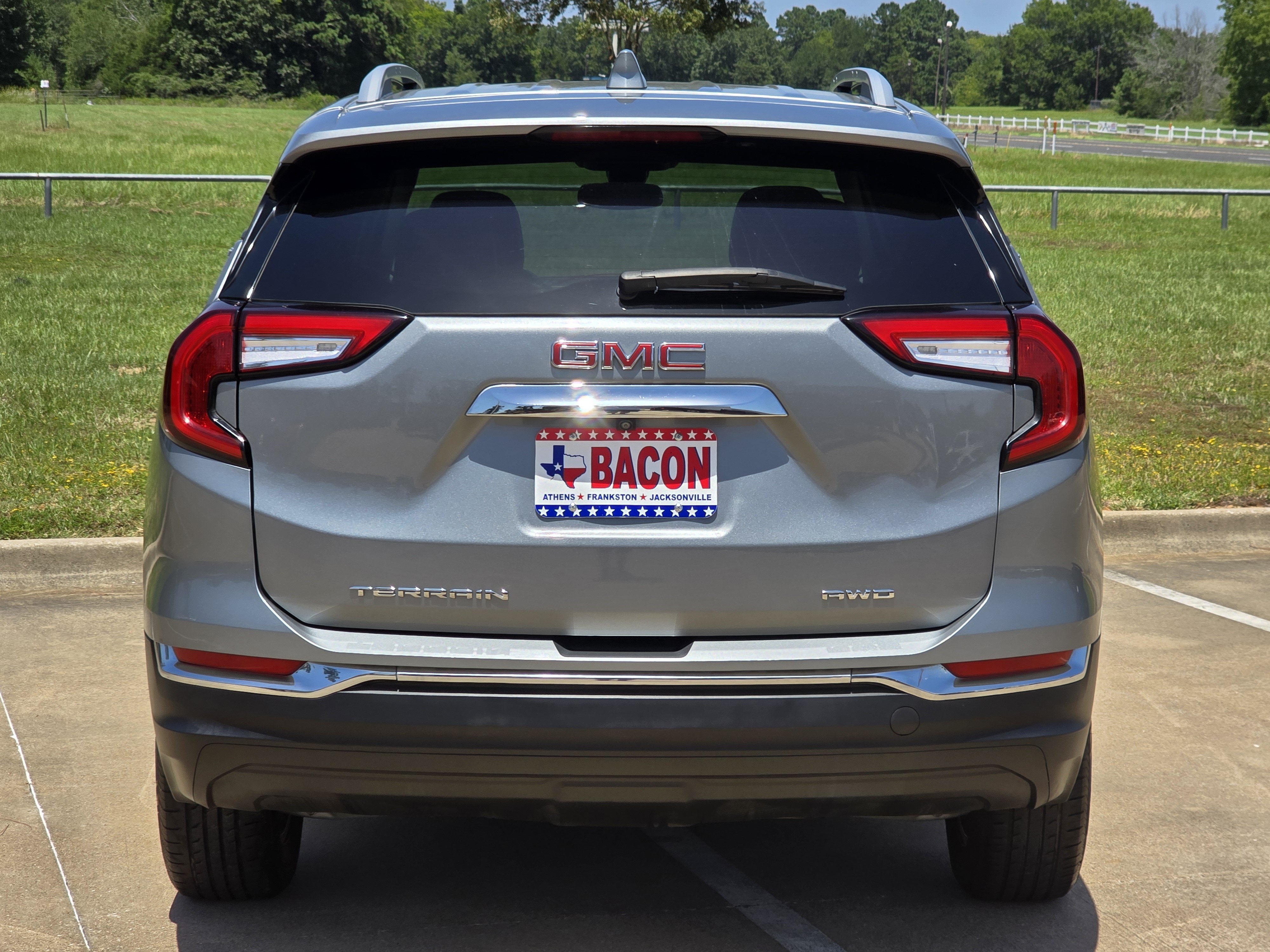 Used 2024 GMC Terrain SLT AWD/4WD image 5