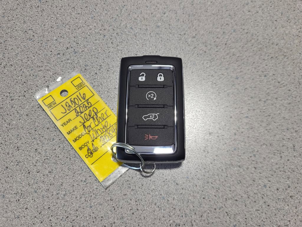 New 2025 Jeep Grand Cherokee Altitude image 30