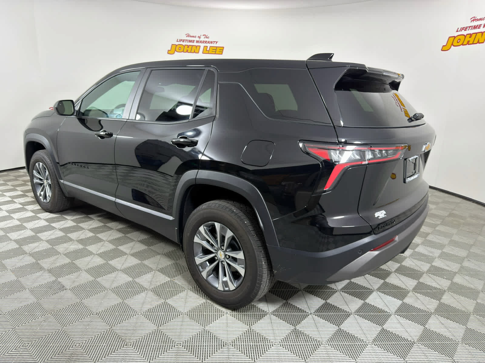 Used 2026 Chevrolet Equinox LT FWD image 3