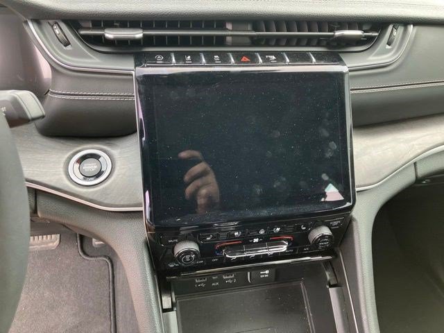 Used 2024 Jeep Grand Cherokee Limited w/ Luxury Tech Group II AWD/4WD image 14
