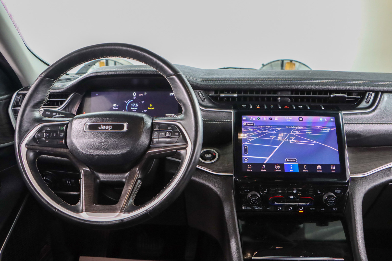 Used 2022 Jeep Grand Cherokee L Limited w/ Black Appearance Package image 17