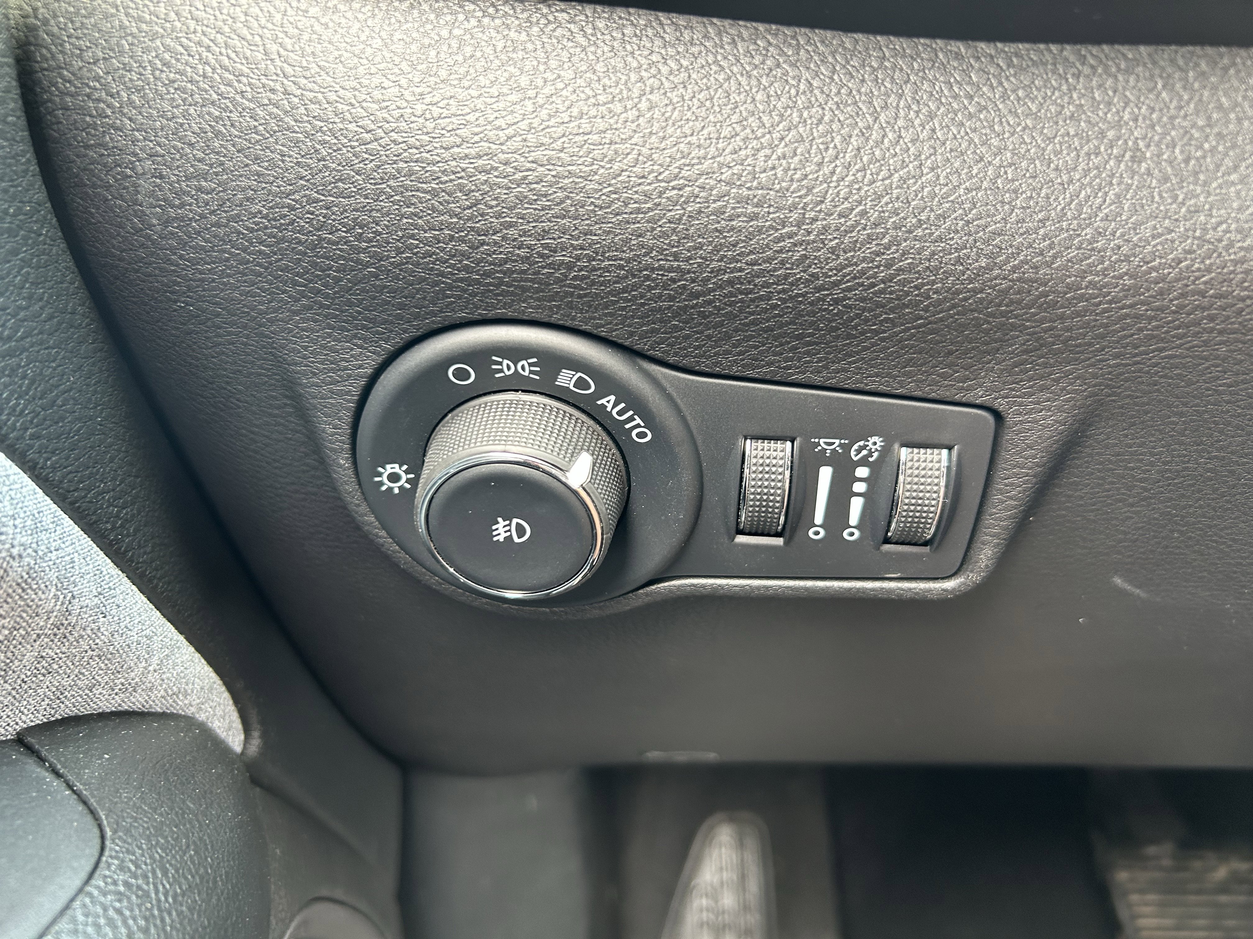 Used 2022 Jeep Compass Latitude w/ Sun and Sound Group AWD/4WD image 19