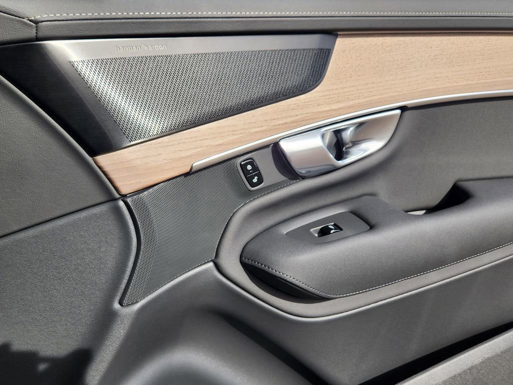 New 2026 Volvo XC90 B6 Plus w/ Protection Package image 23