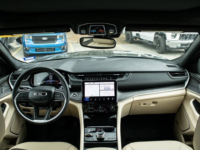 Used 2024 Jeep Grand Cherokee Limited 4xe image 17