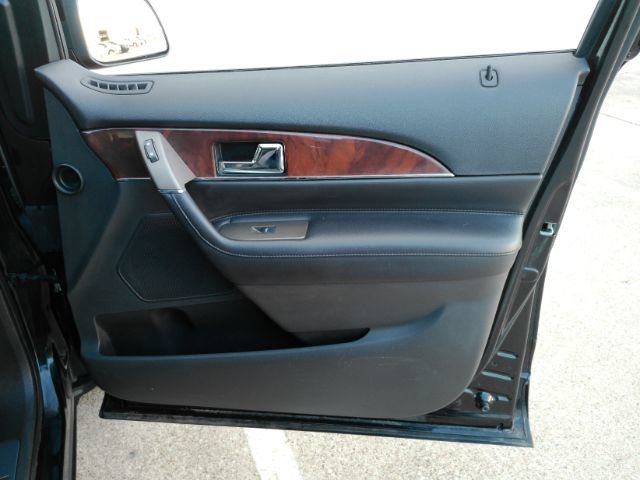 Used 2013 Lincoln MKX FWD image 18