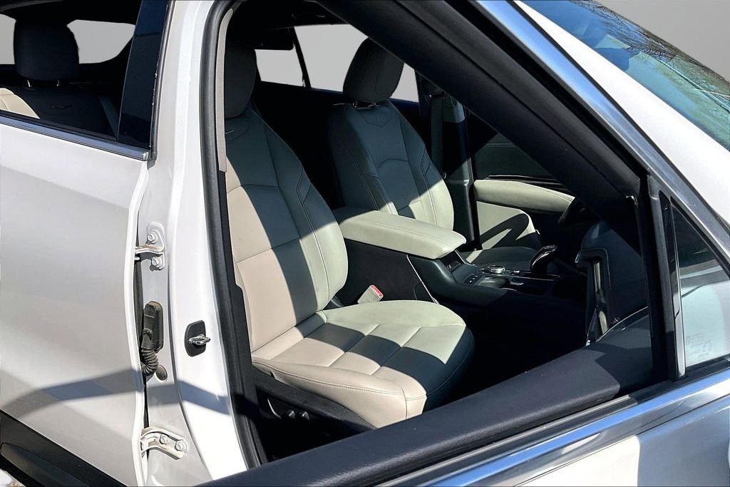 Used 2019 Cadillac XT4 Luxury w/ Trailering Package FWD image 28