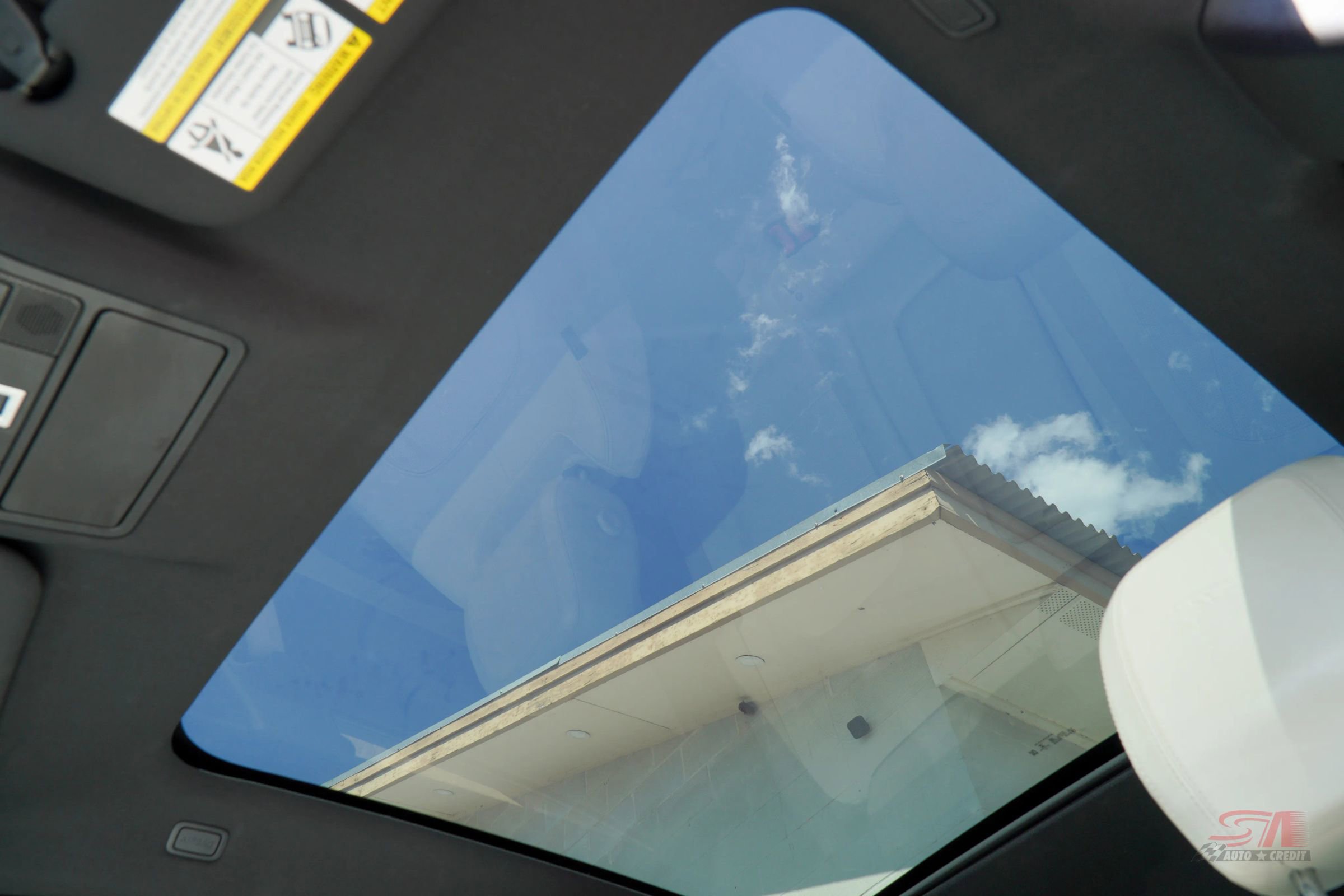 Used 2018 Jaguar E-PACE R-Dynamic HSE image 31