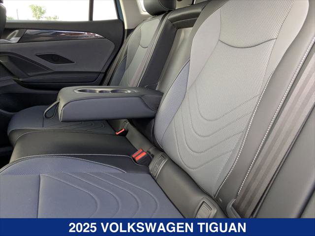 New 2025 Volkswagen Tiguan SE image 17