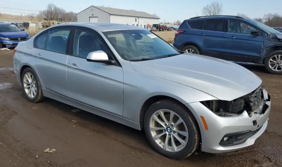 Used 2018 BMW 320i xDrive Sedan w/ Convenience Package AWD/4WD image 57