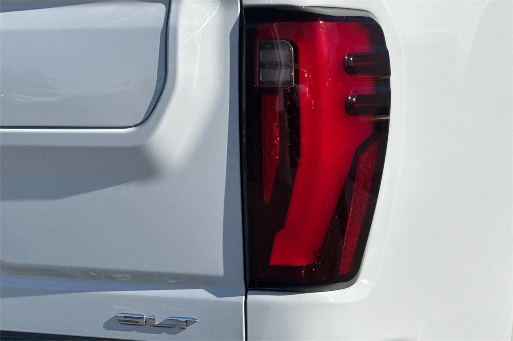 Used 2024 GMC Sierra 2500 SLT w/ SLT Premium Package image 27