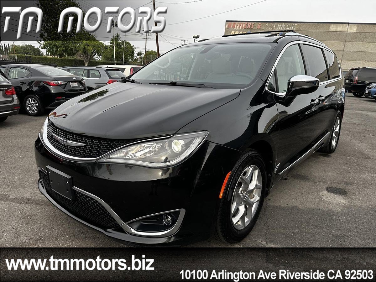 Used 2017 Chrysler Pacifica Limited w/ UConnect Theater Package image 1