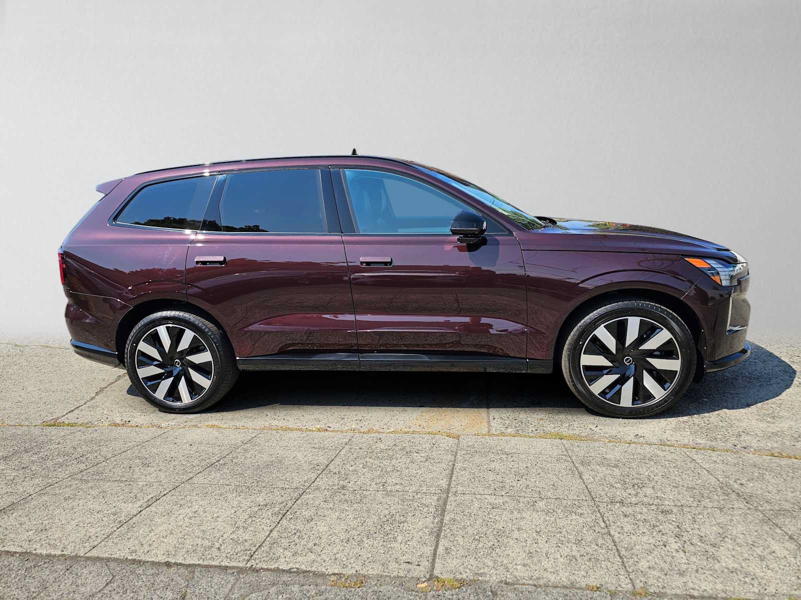 New 2026 Volvo EX90 Ultra AWD/4WD image 2