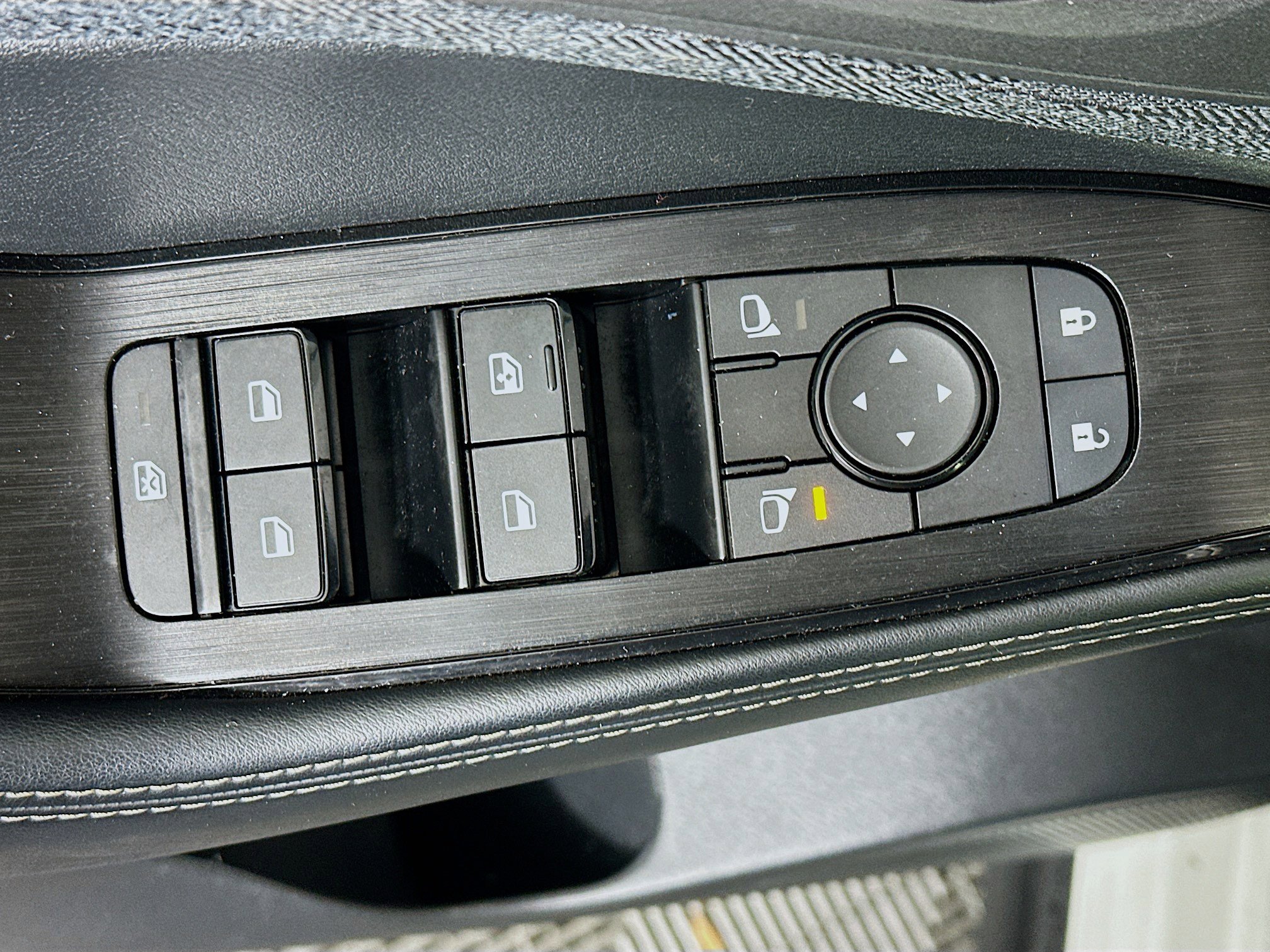 Used 2023 Nissan Rogue SV image 15