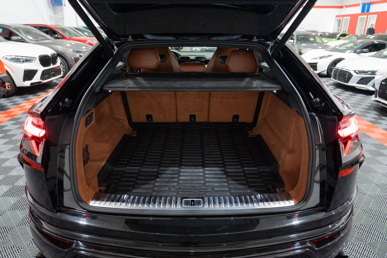 Used 2021 Lamborghini Urus AWD/4WD image 45