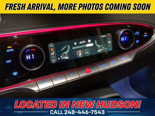 Used 2025 Genesis GV70 3.5T Sport w/ Sport Prestige Package AWD/4WD image 14