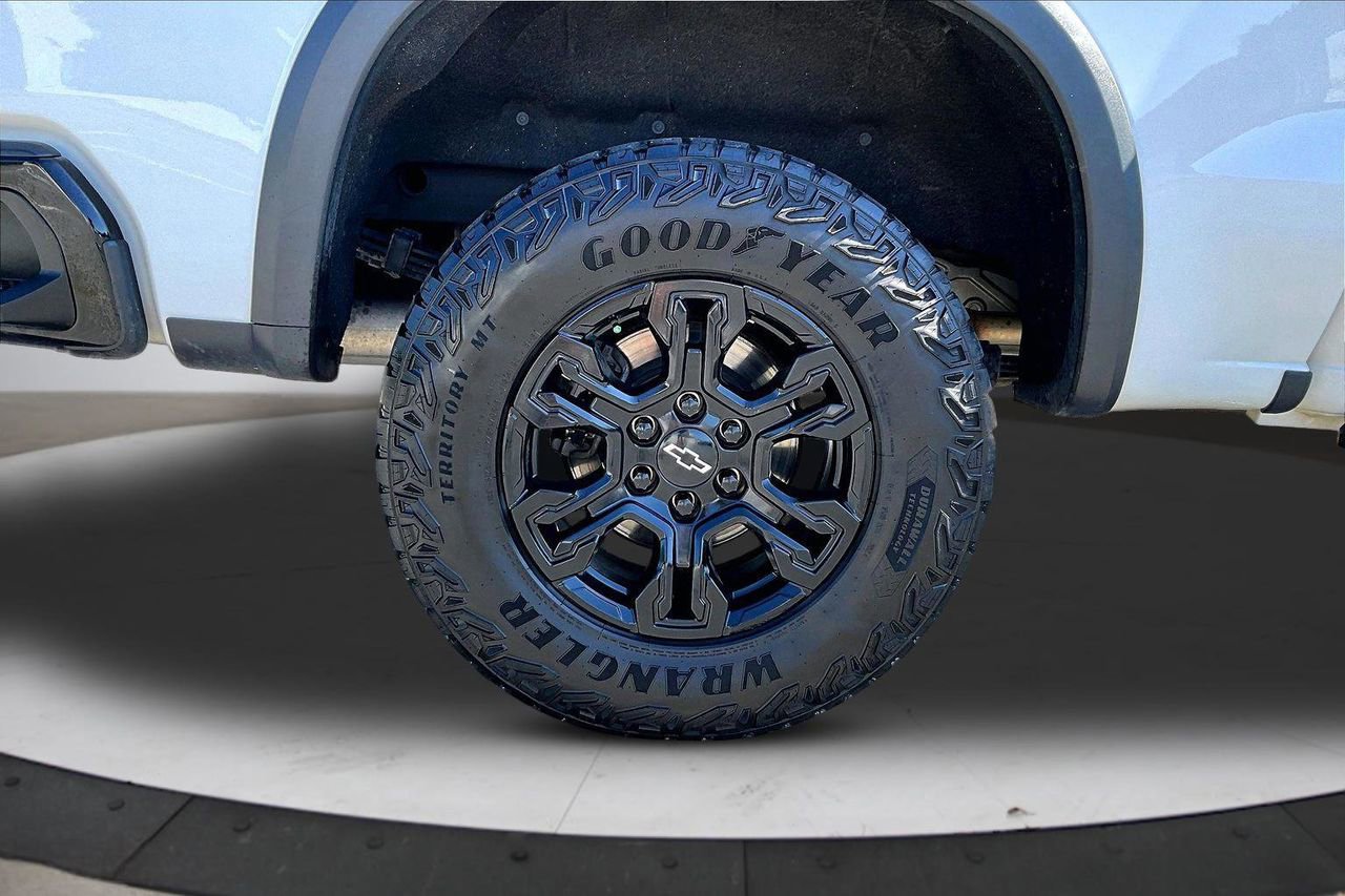 Used 2022 Chevrolet Silverado 1500 ZR2 w/ Technology Package AWD/4WD image 35