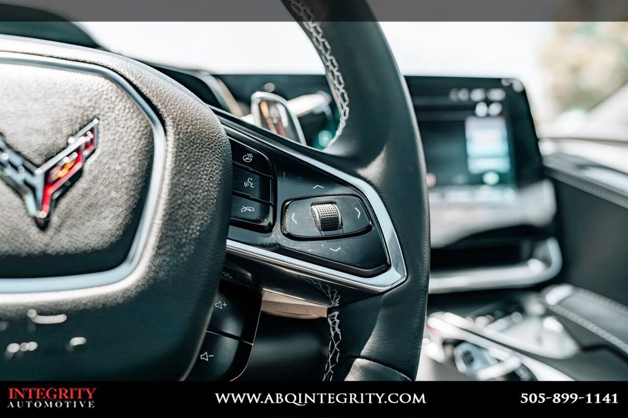 Used 2024 Chevrolet Corvette Stingray Preferred Cpe w/ Body-Color Dual Roof Package RWD image 29