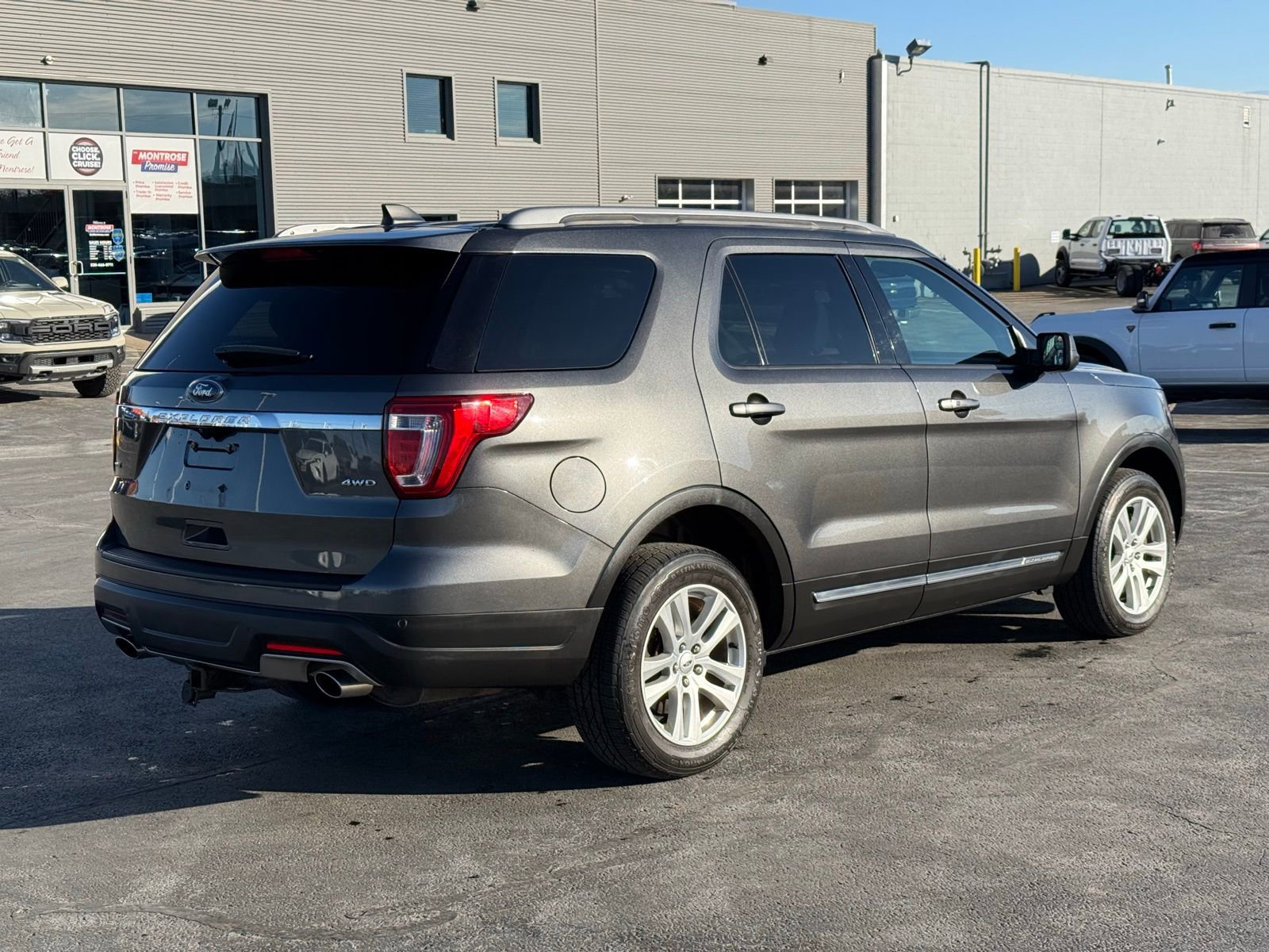 Used 2018 Ford Explorer XLT image 3