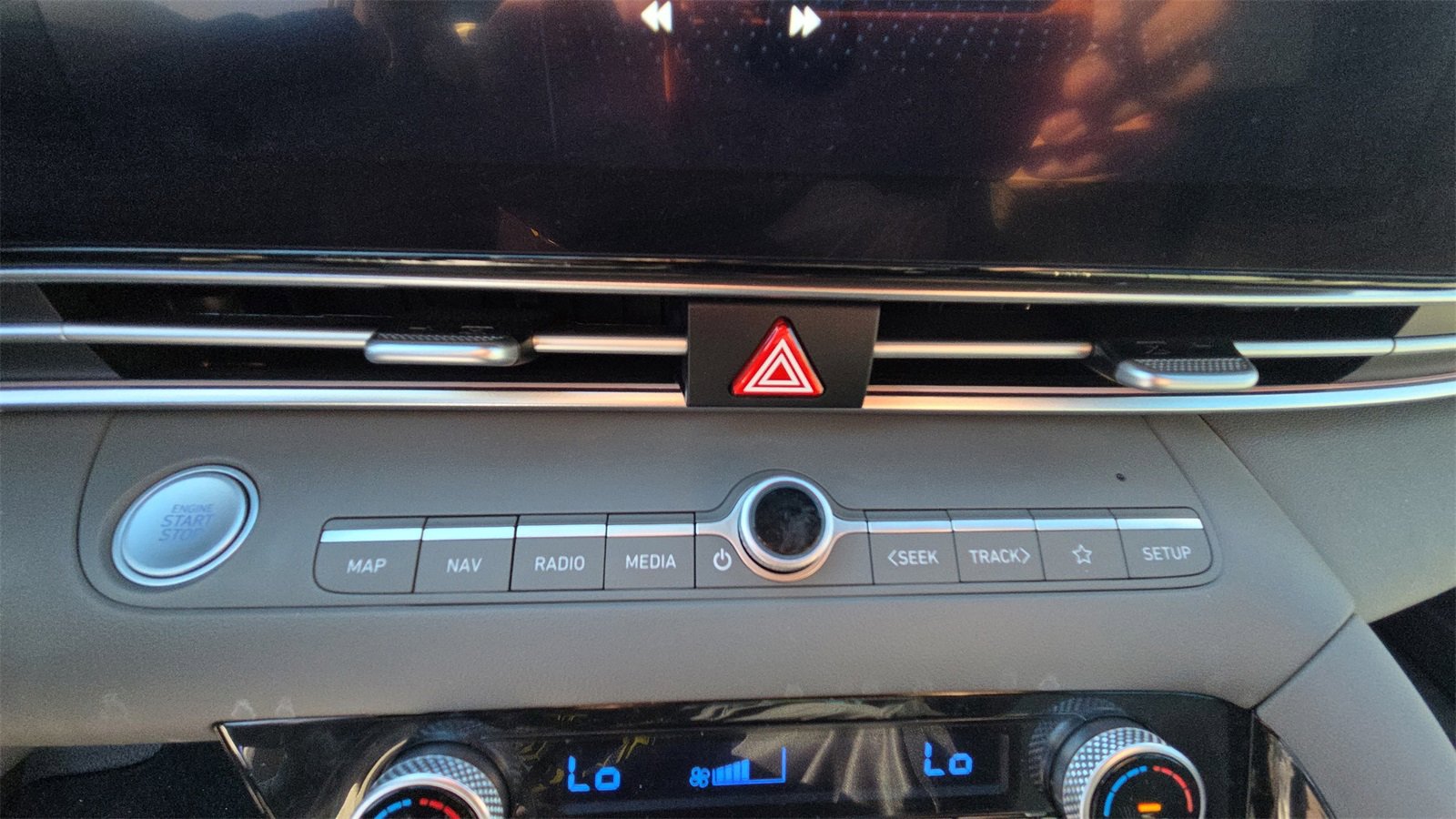 Used 2024 Hyundai Elantra SEL w/ Convenience Package image 27