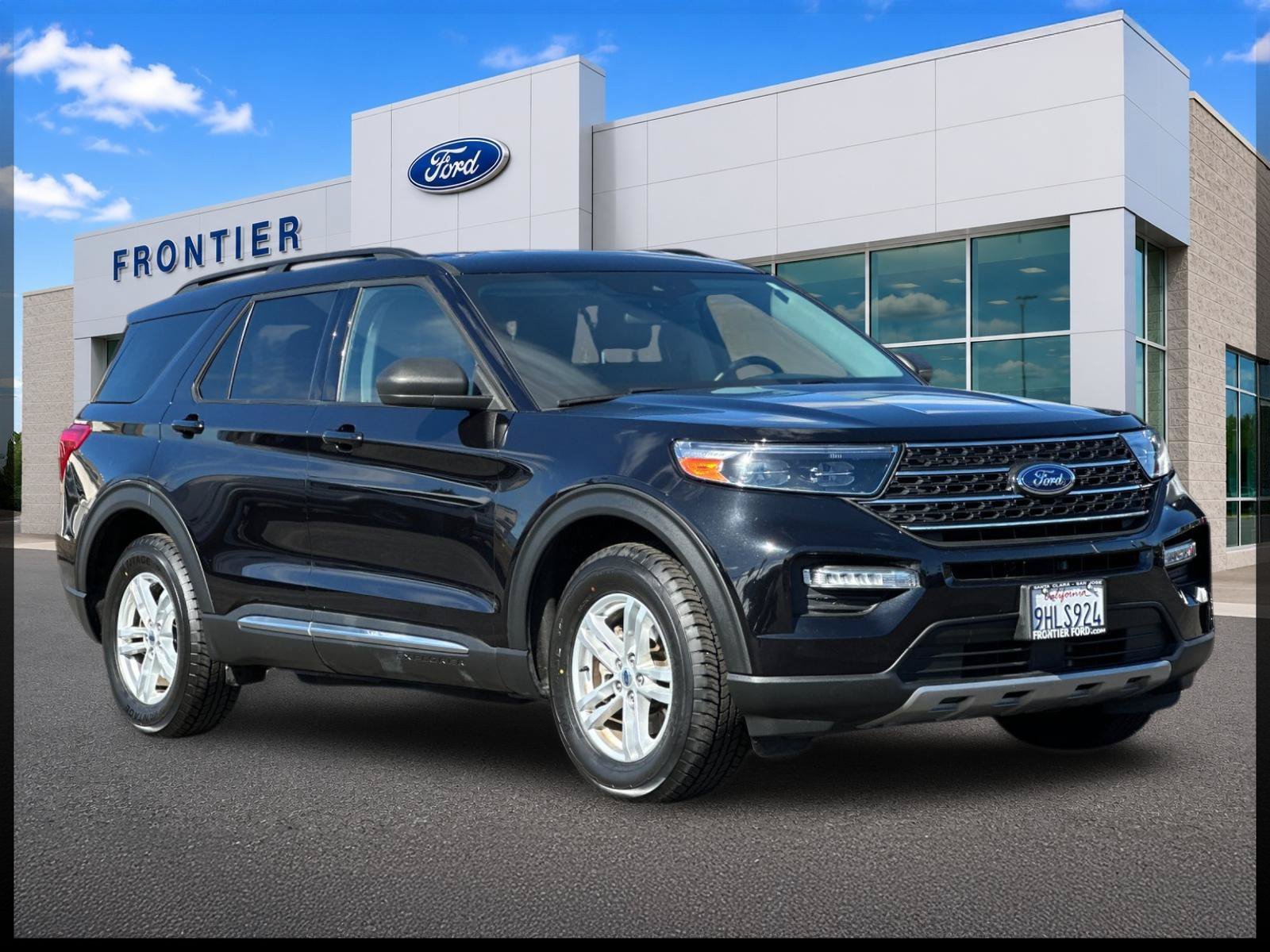 Certified 2023 Ford Explorer XLT w/ Equipment Group 202A AWD/4WD image 1