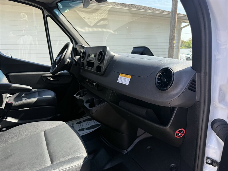 Used 2025 Mercedes-Benz Sprinter 2500 image 7