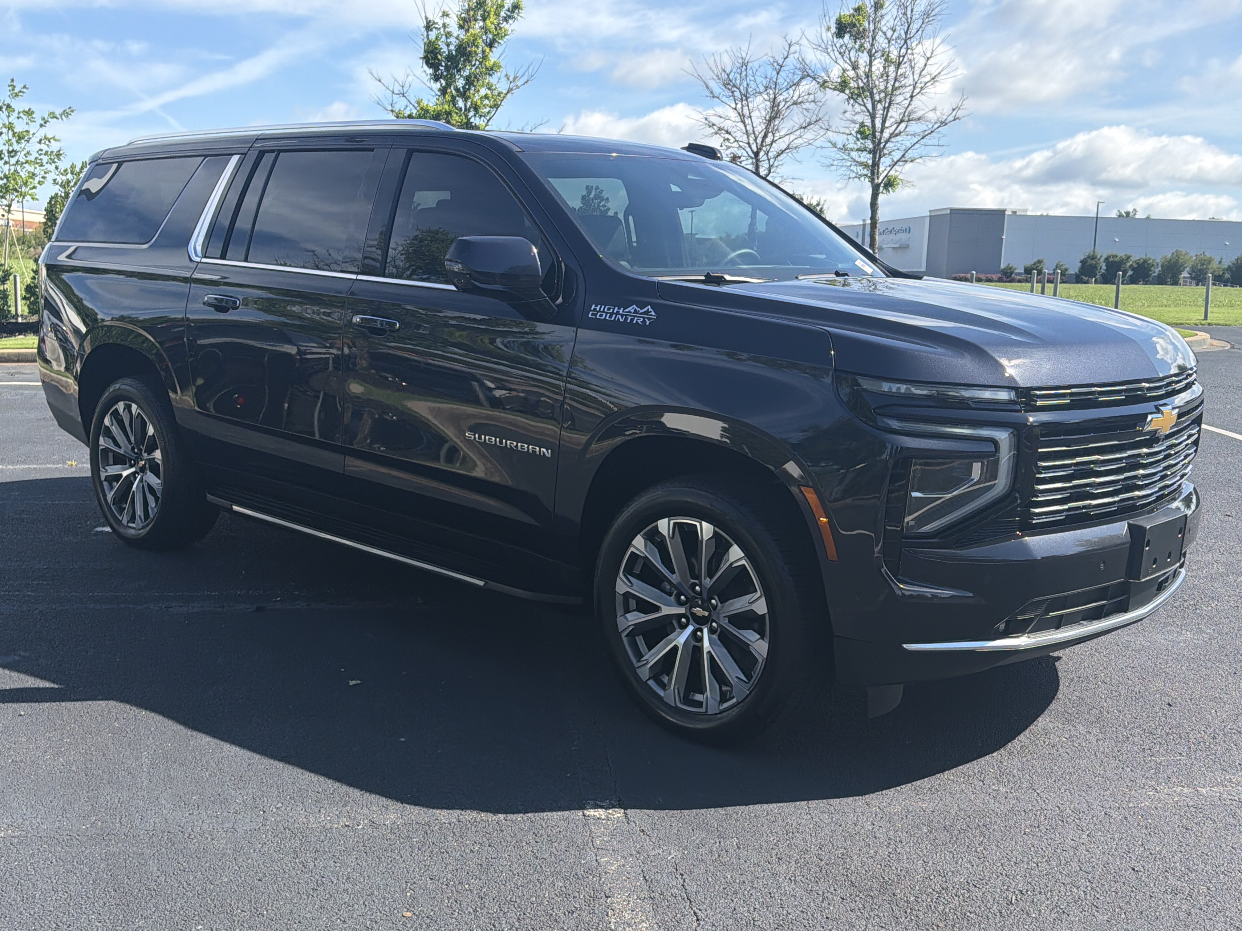 Used 2025 Chevrolet Suburban High Country w/ Sun And Tow Package AWD/4WD image 2