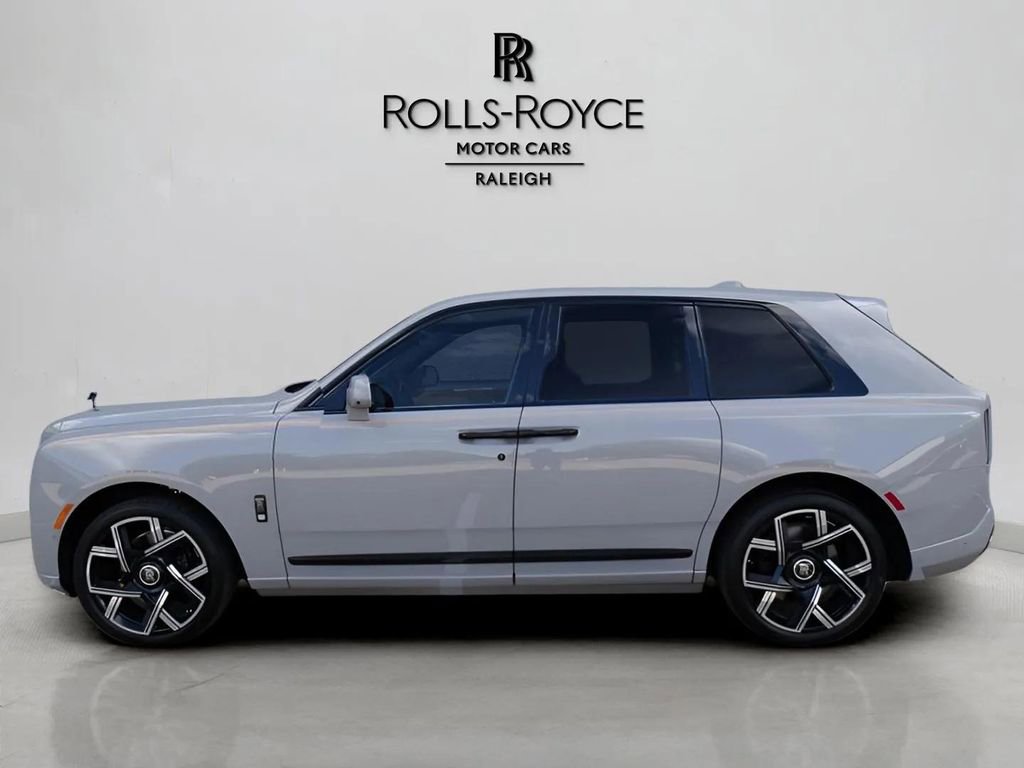 New 2025 Rolls-Royce Cullinan Black Badge image 3